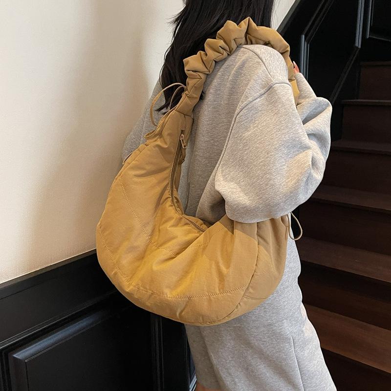 New simple shoulder bag large capacity drawstring pleated dumpling bag literary versatile portable messenger bag One size темно-синього кольору
New simple shoulder bag large capacity drawstring pleated dumpling bag literary versatile portable messenger bag One size темно-синього кольору