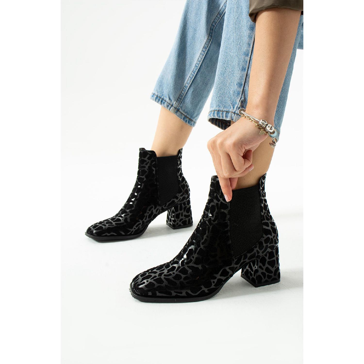 Black Leather Waterproof Heeled Winter Boots - Women s Warm, Comfortable Boot Models 35
Black Leather Waterproof Heeled Winter Boots - Women s Warm, Comfortable Boot Models 35
