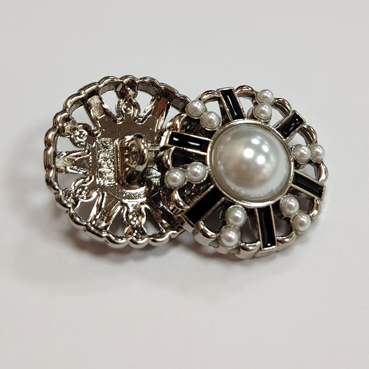 10 шт. женская металлическая масляная пуговица маленькая ароматная свитер кардиган жемчужная пуговица кашемировое пальто куртка полая пуговица 23MM-Hanging White Oil + Vinyl
10 шт. женская металлическая масляная пуговица маленькая ароматная свитер кардиган жемчужная пуговица кашемировое пальто куртка полая пуговица 23MM-Hanging White Oil + Vinyl