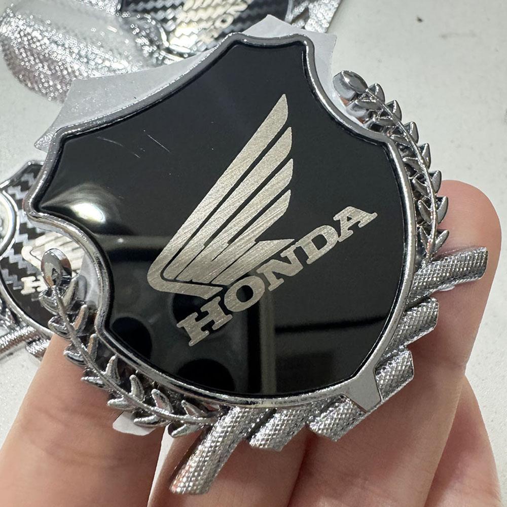 Honda Motorcycle Decorative Emblem, 3D Metal Shield Sticker with Wing Logo, Universal Auto/Moto Exterior Decoration
Honda Motorcycle Decorative Emblem, 3D Metal Shield Sticker with Wing Logo, Universal Auto/Moto Exterior Decoration