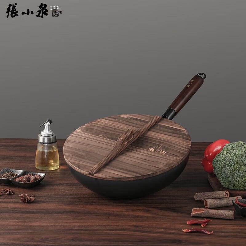 Zhang Xiaoquan Artisan Wrought Iron Wok with Wooden Lid
Zhang Xiaoquan Artisan Wrought Iron Wok with Wooden Lid
