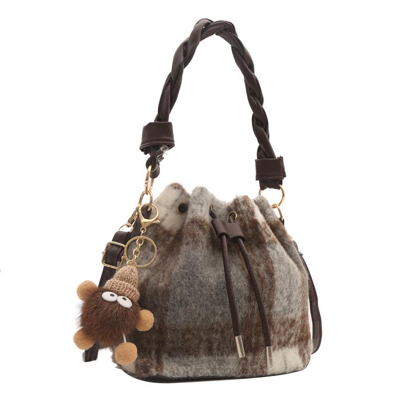 Bag women s early spring new casual personalized messenger bag fashionable simple shoulder bag retro personalized bucket bag single bag
Bag women s early spring new casual personalized messenger bag fashionable simple shoulder bag retro personalized bucket bag single bag