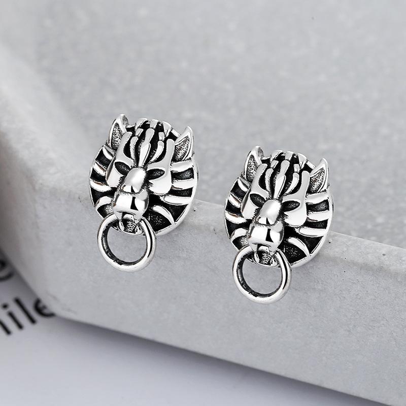 Sterling Silver Neutral Wind Stud Earrings Trendy Domineering Wolf Head Earrings Personalized Retro High-End Earrings Jewelry Batches 925 silver
Sterling Silver Neutral Wind Stud Earrings Trendy Domineering Wolf Head Earrings Personalized Retro High-End Earrings Jewelry Batches 925 silver