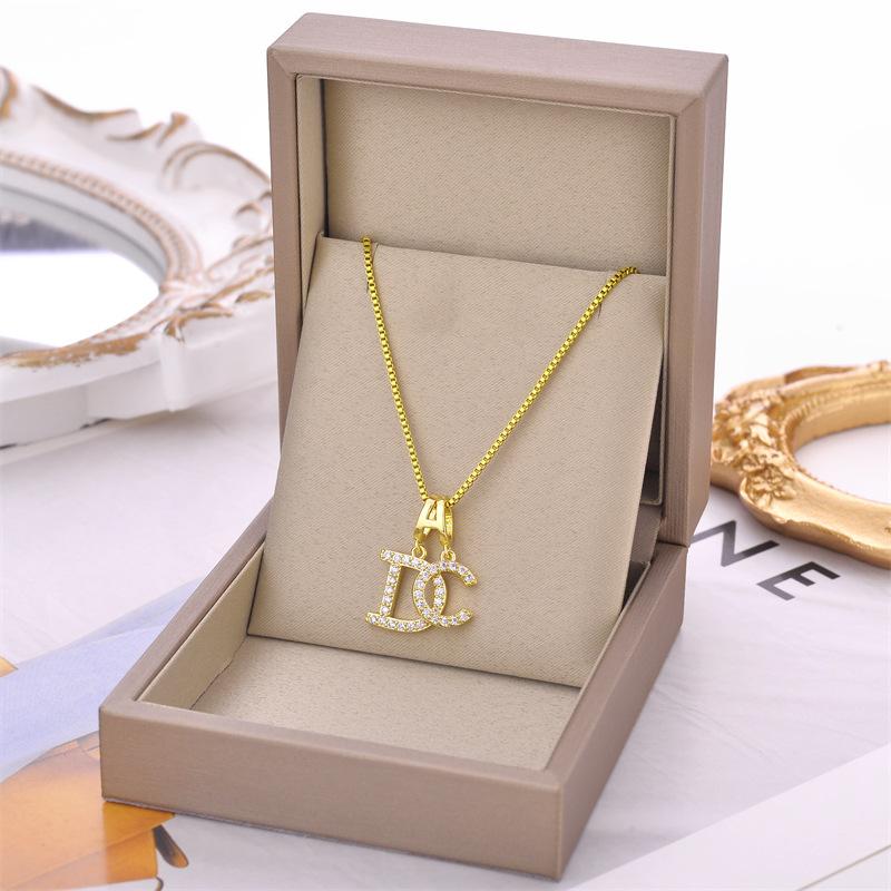 Новые модные персонализированные ожерелья. Модные подвески в стиле ретро. Модные ретро-колье.
Новые модные персонализированные ожерелья. Модные подвески в стиле ретро. Модные ретро-колье.