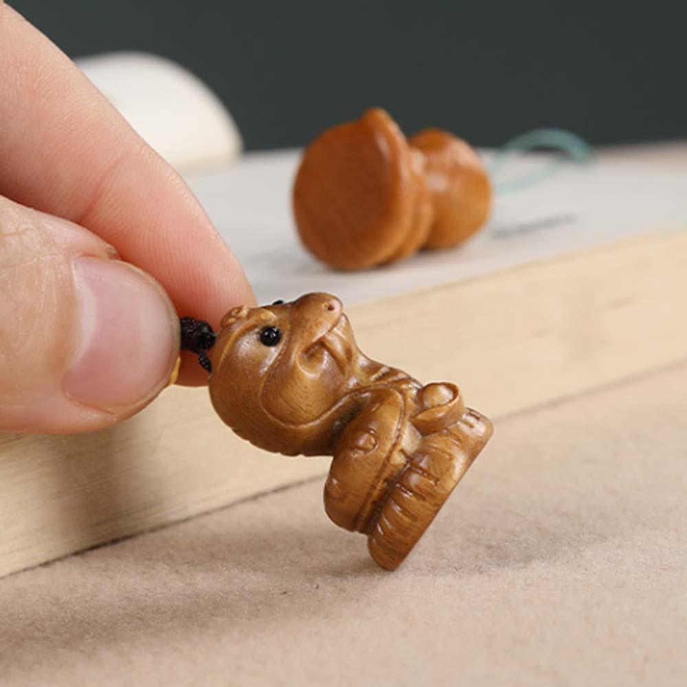 Благоприятный Новый год резной кулон мини зеленый сандаловый орнамент мультфильм зодиак змея куклы подарки Style 3
Благоприятный Новый год резной кулон мини зеленый сандаловый орнамент мультфильм зодиак змея куклы подарки Style 3