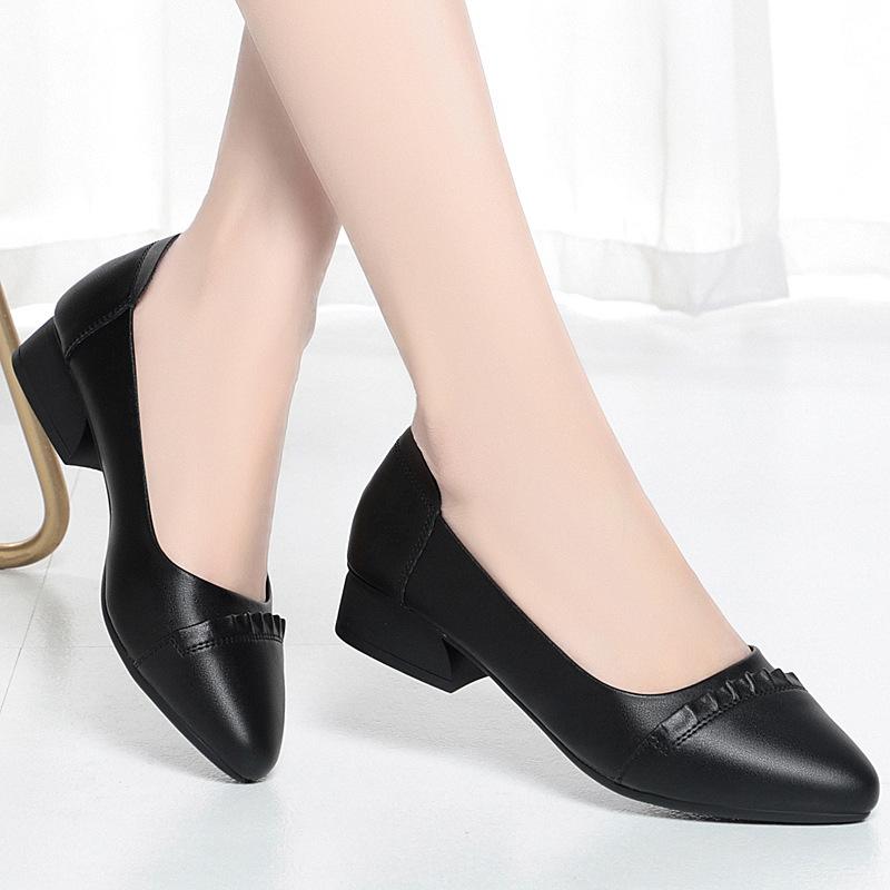 Fashion Breathable Comfortable Shallow Mouth Soft Leather Shoes Women Flats 2025 Spring Pointed Toe Square Heels Shoes Mom Work 35
Fashion Breathable Comfortable Shallow Mouth Soft Leather Shoes Women Flats 2025 Spring Pointed Toe Square Heels Shoes Mom Work 35