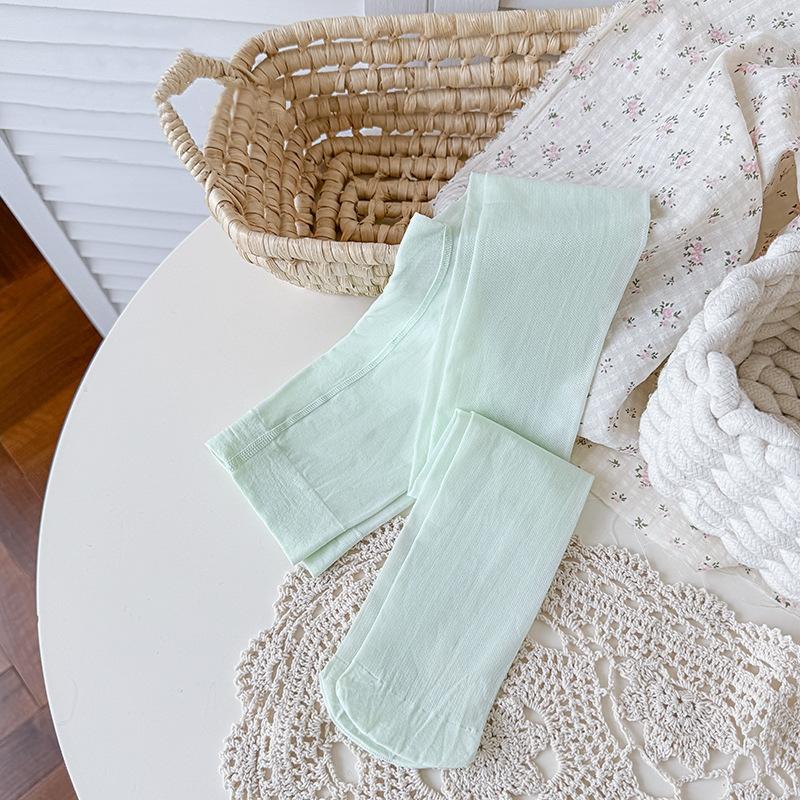 Kids Cute Solid Color Lightweight Sheer Tights Soft Breathable Thin Fabric Comfortable Stretchy Pantyhose for Daily Wear Dresses L зелений
Kids Cute Solid Color Lightweight Sheer Tights Soft Breathable Thin Fabric Comfortable Stretchy Pantyhose for Daily Wear Dresses L зелений