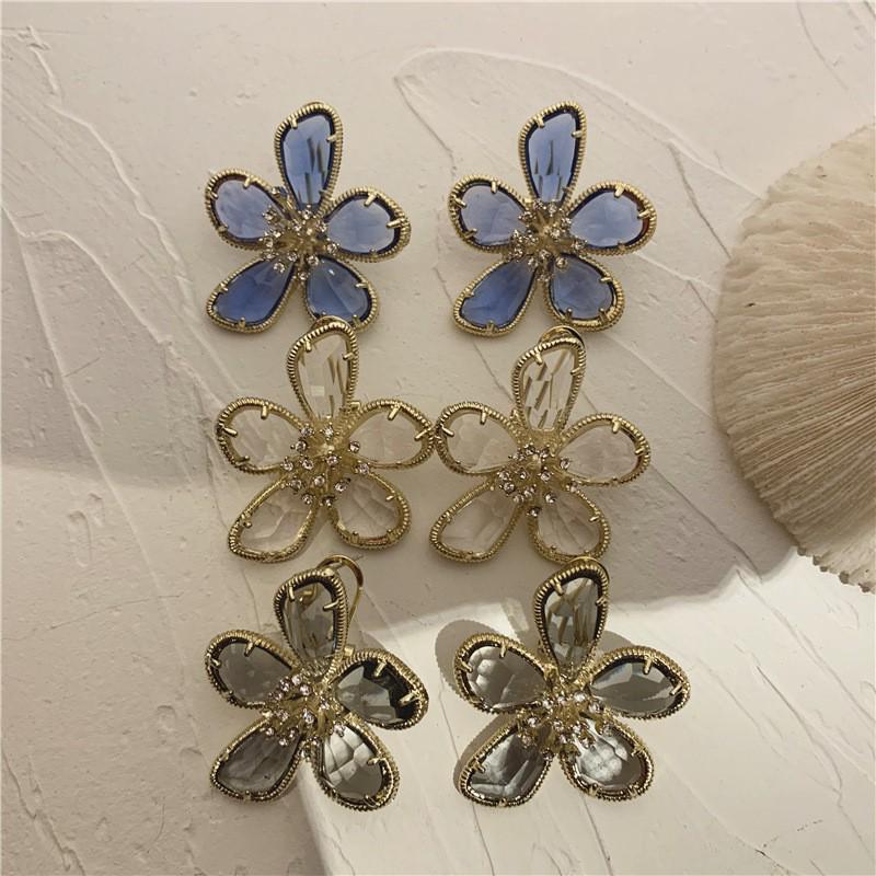 Изысканные серьги-цветы из хрусталя: Крупные серьги-пусеты из стерлингового серебра с летним цветочным дизайном в корейском стиле для женщин
Изысканные серьги-цветы из хрусталя: Крупные серьги-пусеты из стерлингового серебра с летним цветочным дизайном в корейском стиле для женщин