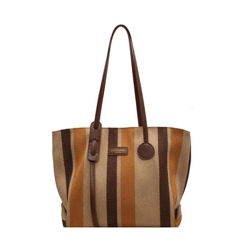 Сумка в смужку. Жіноча сумка через плече великої місткості хакі
Сумка в смужку. Жіноча сумка через плече великої місткості хакі