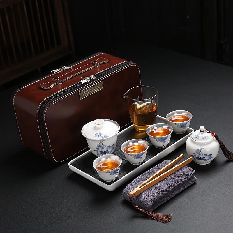 Cha Xun Gilded Mutton Fat Jade Porcelain Tea Set
Cha Xun Gilded Mutton Fat Jade Porcelain Tea Set
