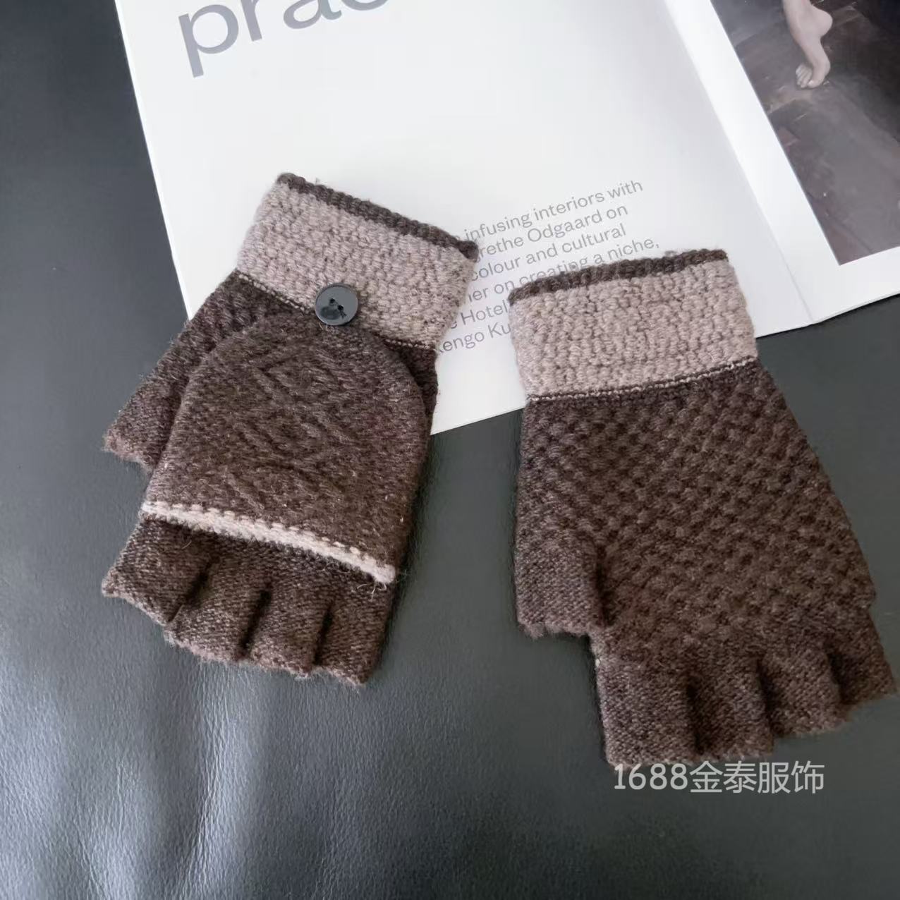 Autumn and winter flip half-finger gloves keep warm, simple atmosphere, tide thickened knitted students outdoor riding cold-proof gloves one size fits all темно-коричневого кольору
Autumn and winter flip half-finger gloves keep warm, simple atmosphere, tide thickened knitted students outdoor riding cold-proof gloves one size fits all темно-коричневого кольору