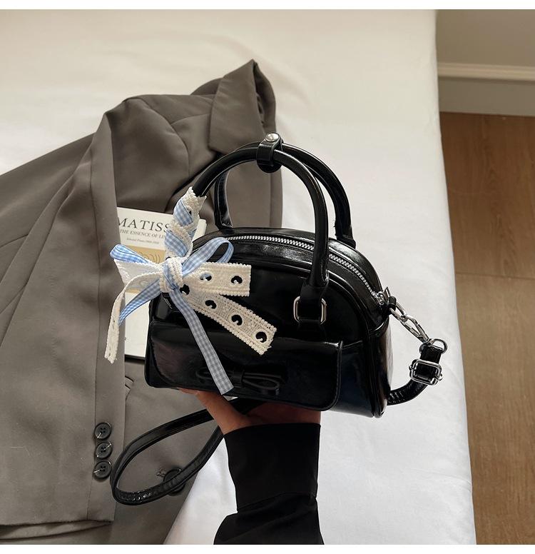 Trendy small bag women s new high-end versatile oblique span bag shoulder bag portable pillow bag чорний
Trendy small bag women s new high-end versatile oblique span bag shoulder bag portable pillow bag чорний