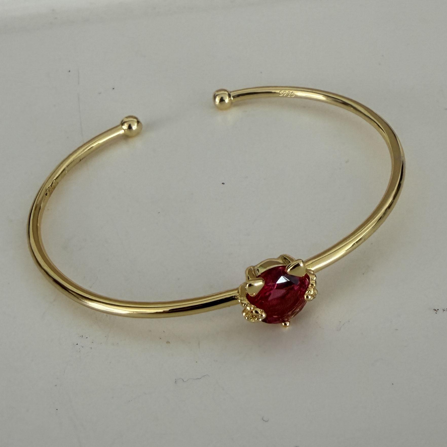 100% Solid 925 Sterling Silver Retro Bracelet for Women Men Vintage Handmade Red CZ Simple Bracelet Birthday Gift
100% Solid 925 Sterling Silver Retro Bracelet for Women Men Vintage Handmade Red CZ Simple Bracelet Birthday Gift