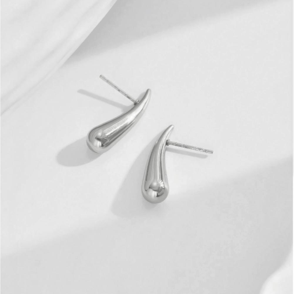 Minimalist Niche Design Water Drop Chili Earrings for Women Fashionable and Versatile Stainless Steel Earrings
Minimalist Niche Design Water Drop Chili Earrings for Women Fashionable and Versatile Stainless Steel Earrings