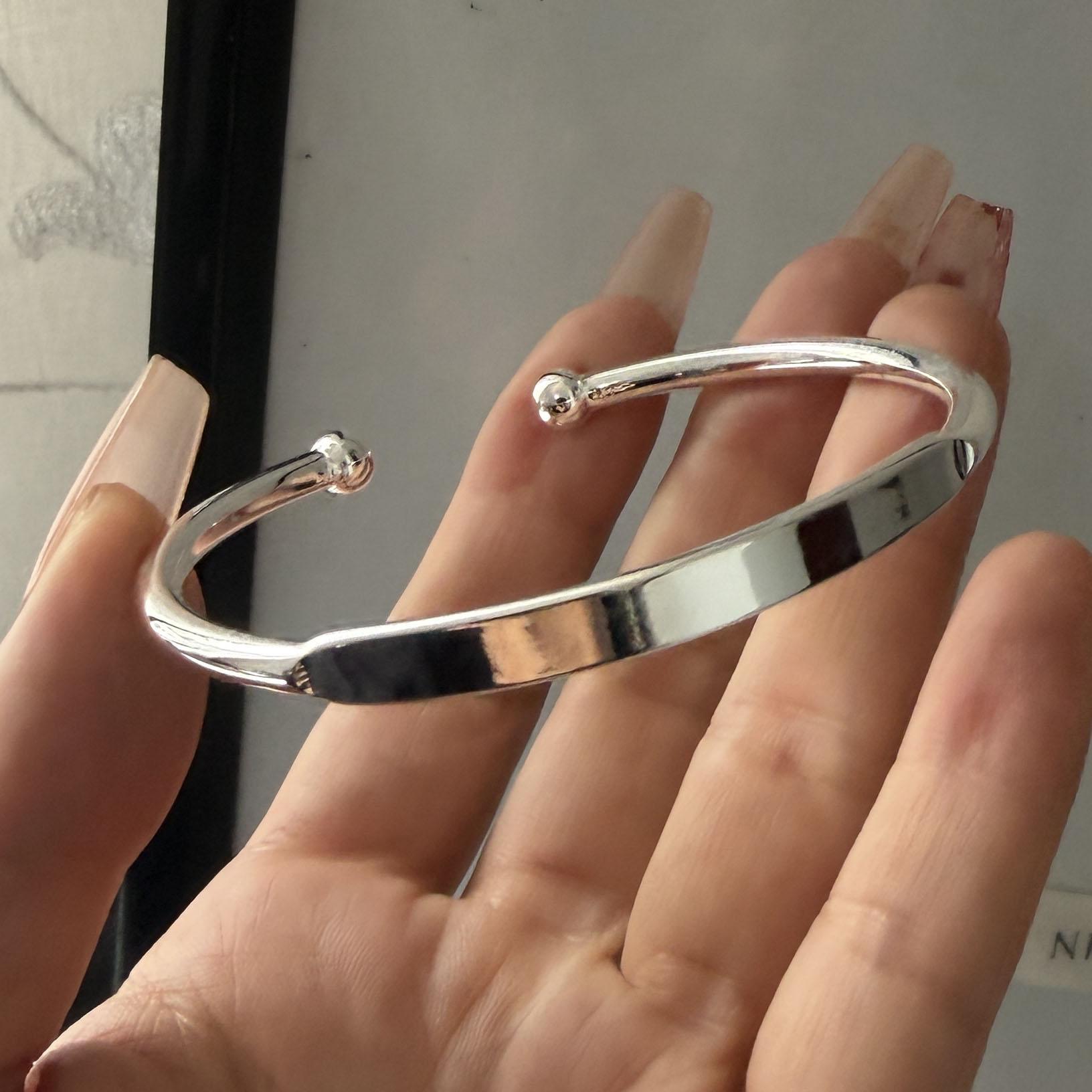 100% Solid 925 Sterling Silver Retro Bracelet for Women Men Vintage Handmade Flat Simple Bracelet Birthday Gift
100% Solid 925 Sterling Silver Retro Bracelet for Women Men Vintage Handmade Flat Simple Bracelet Birthday Gift