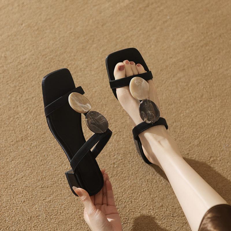 Summer heel height temperament one pedal women s shoes new thick heel cool slippers women wear lazy shoes word with short 39 чёрный
Summer heel height temperament one pedal women s shoes new thick heel cool slippers women wear lazy shoes word with short 39 чёрный