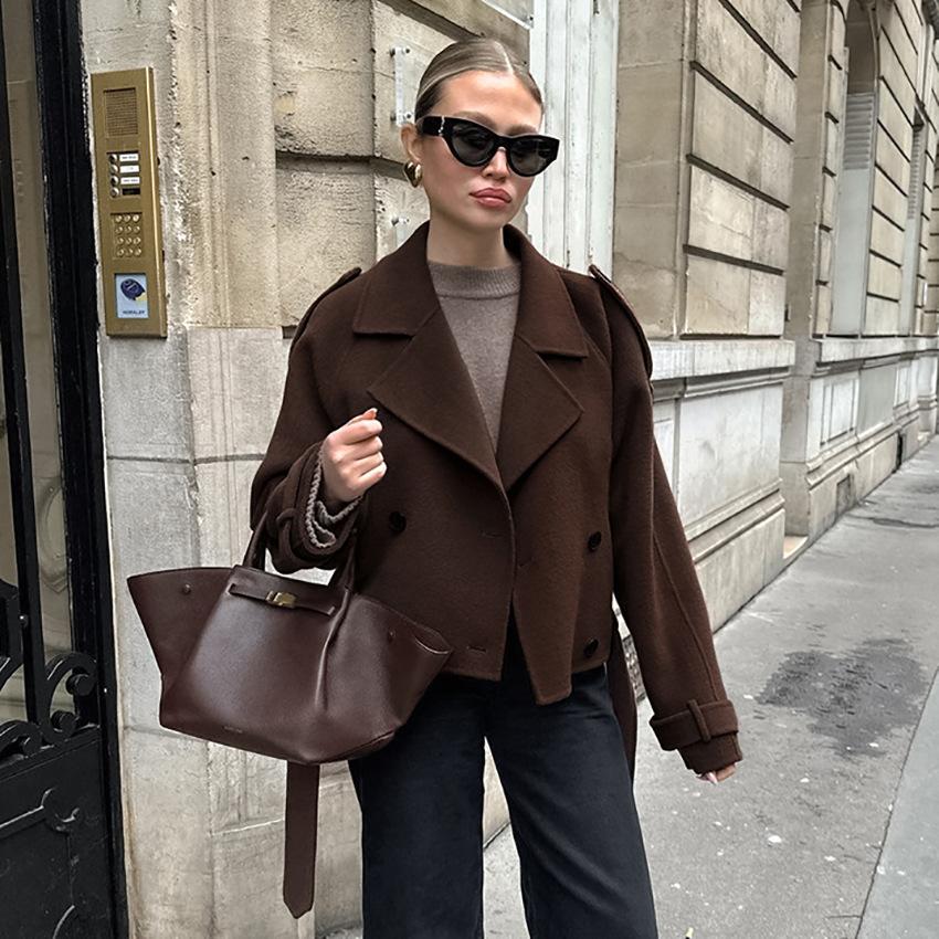 Жіночий темно-коричневий укорочений блейзер з вовняної суміші з лацканами з виїмкою XS коричневий
Жіночий темно-коричневий укорочений блейзер з вовняної суміші з лацканами з виїмкою XS коричневий