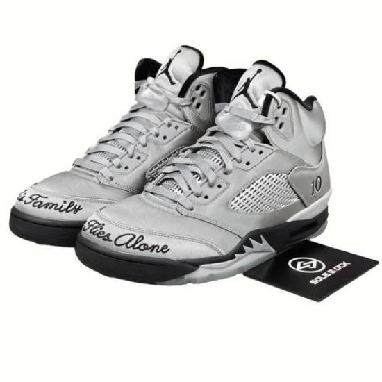 Air Jordan 5 Retro Wings 10-летняя годовщина Женские IO2038-001 Отправка сейчас EU 35.5 серебряный
Air Jordan 5 Retro Wings 10-летняя годовщина Женские IO2038-001 Отправка сейчас EU 35.5 серебряный