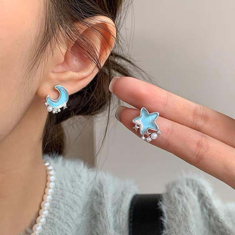 Blue Star Moon Pearl Ear Clips Women s No Ear Piercings Fresh and Sweet Asymmetrical Earrings Niche Design Square Round Face Earrings
Blue Star Moon Pearl Ear Clips Women s No Ear Piercings Fresh and Sweet Asymmetrical Earrings Niche Design Square Round Face Earrings