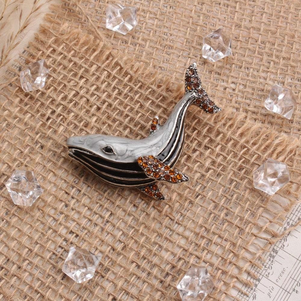 Retro Whale Rhinestone Brooch, Textured Ocean Animal Lapel Pin for Clothing Bag Hat Gift белый
Retro Whale Rhinestone Brooch, Textured Ocean Animal Lapel Pin for Clothing Bag Hat Gift белый