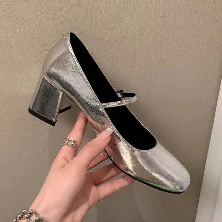 Autumn small leather shoes fashionable square head one-word buckle strap thick heel single shoes 40
Autumn small leather shoes fashionable square head one-word buckle strap thick heel single shoes 40