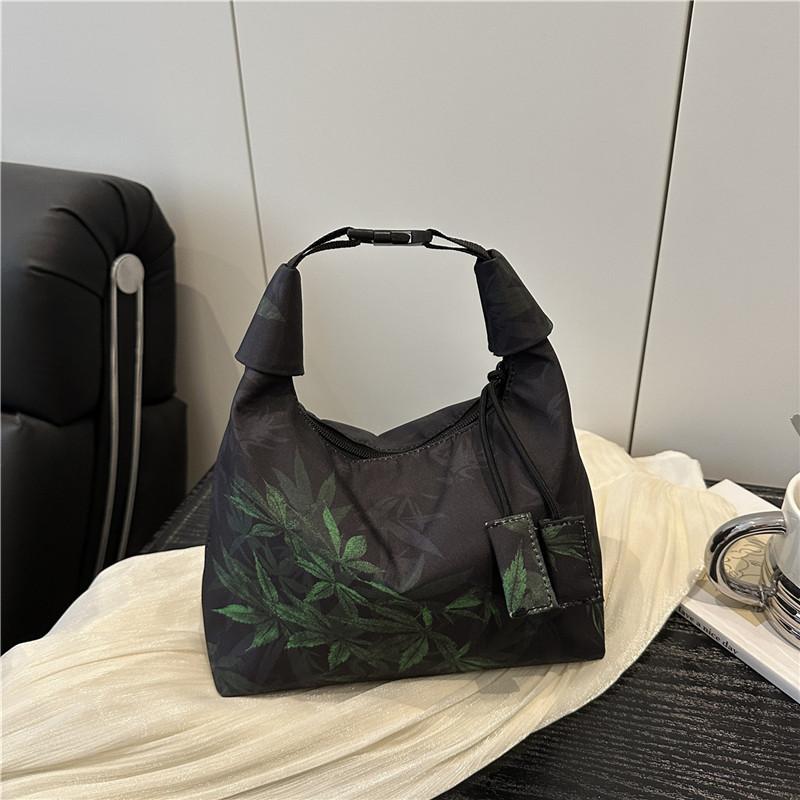 2025 new fragrant cloud yarn crescent bag messenger bag Chinese style retro drawstring versatile decorative handbag
2025 new fragrant cloud yarn crescent bag messenger bag Chinese style retro drawstring versatile decorative handbag