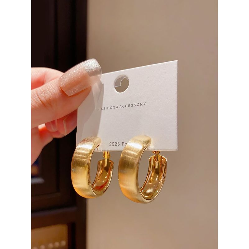 Cold Wind Brushed Metal Circles Niche Style Geometry Golden Trumpet
Cold Wind Brushed Metal Circles Niche Style Geometry Golden Trumpet