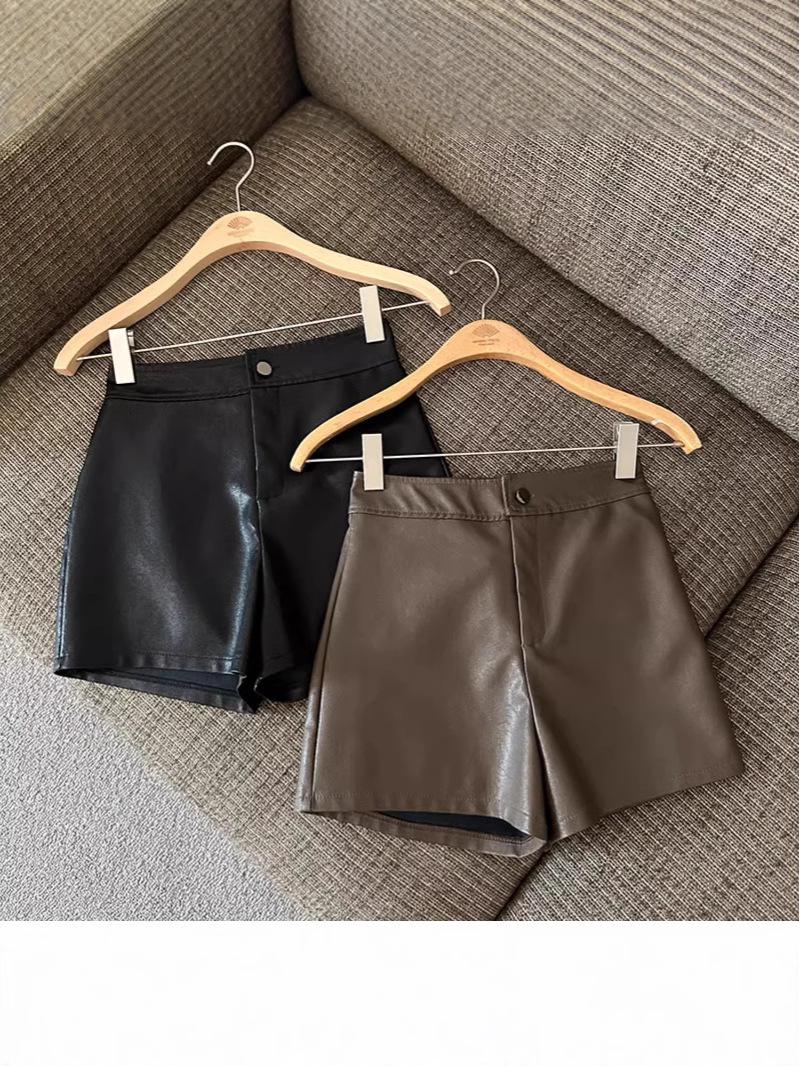 Women s Black High-Waisted Leather Shorts - Autumn/Winter 2023 Korean Style, Sexy Hip-Hugging Fit, Elastic and Versatile. 3XL
Women s Black High-Waisted Leather Shorts - Autumn/Winter 2023 Korean Style, Sexy Hip-Hugging Fit, Elastic and Versatile. 3XL