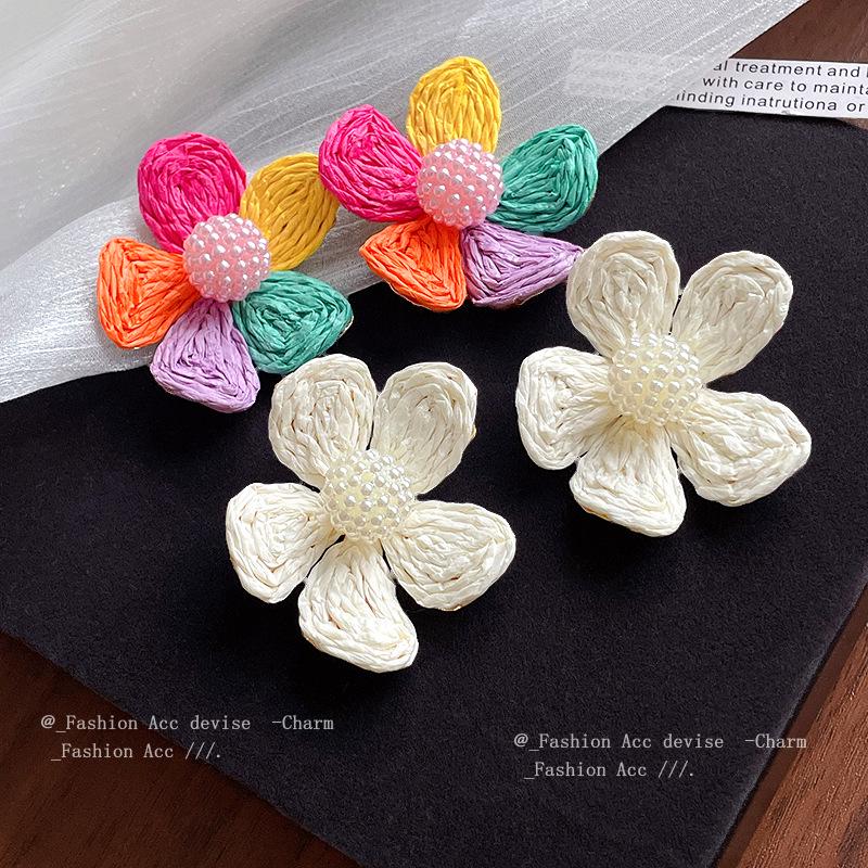Steel Needle Pearl & Raffia Woven Flower Bohemian Stud Earrings for Women - Gentle Seaside Holiday Style
Steel Needle Pearl & Raffia Woven Flower Bohemian Stud Earrings for Women - Gentle Seaside Holiday Style