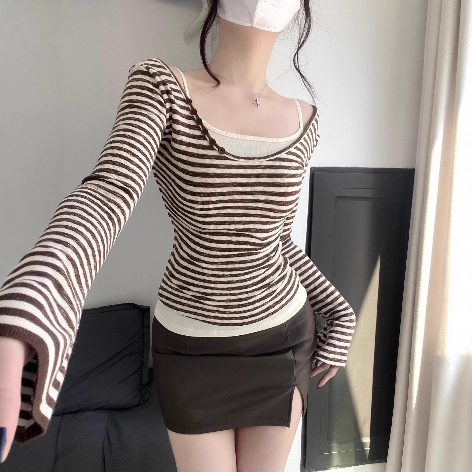 Design-Forward Contrast Color Two-Piece Striped Ruched Slimming Top with Long Sleeves for Women Small
Design-Forward Contrast Color Two-Piece Striped Ruched Slimming Top with Long Sleeves for Women Small