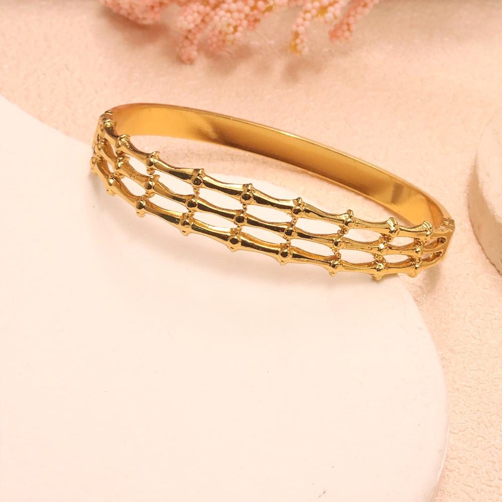 Elegant Gold-Plated Honeycomb Design Stainless Steel Bracelet with Bamboo Chain Luxury Fashion Zircon for Women 58-60mm
Elegant Gold-Plated Honeycomb Design Stainless Steel Bracelet with Bamboo Chain Luxury Fashion Zircon for Women 58-60mm