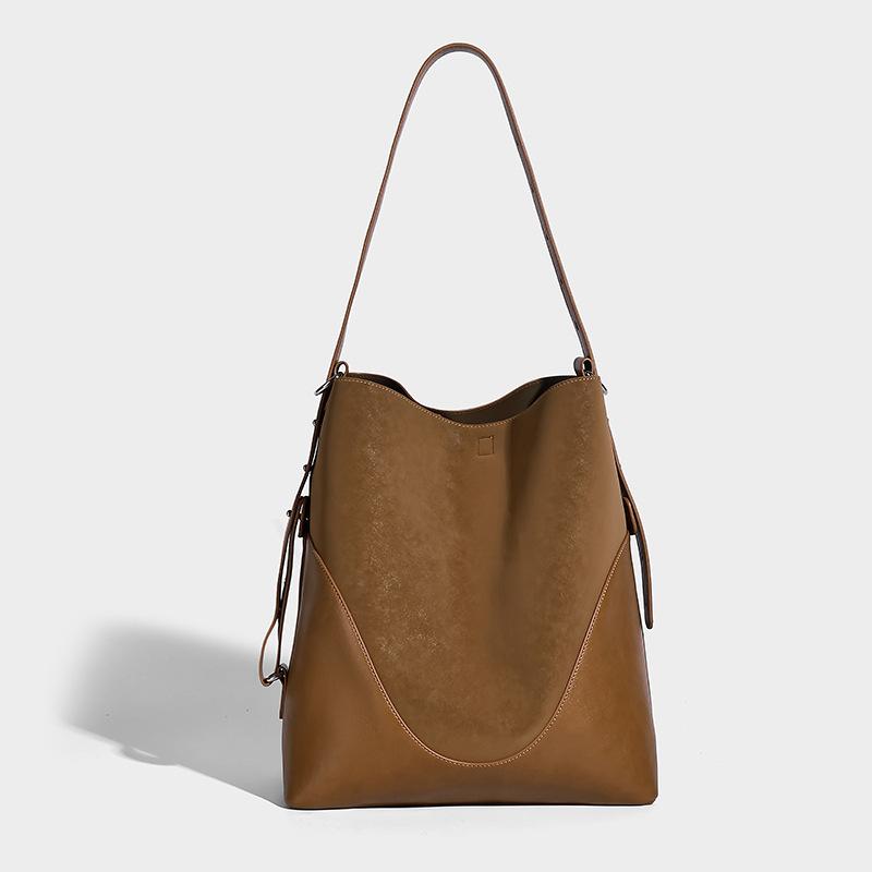 2025 Fall/Winter New Fashion Single-Shoulder Underarm Bag, Niche High-End Large-Capacity Color-Contrast Handheld Crossbody Bucket Bag 28*16*33CM коричневий
2025 Fall/Winter New Fashion Single-Shoulder Underarm Bag, Niche High-End Large-Capacity Color-Contrast Handheld Crossbody Bucket Bag 28*16*33CM коричневий