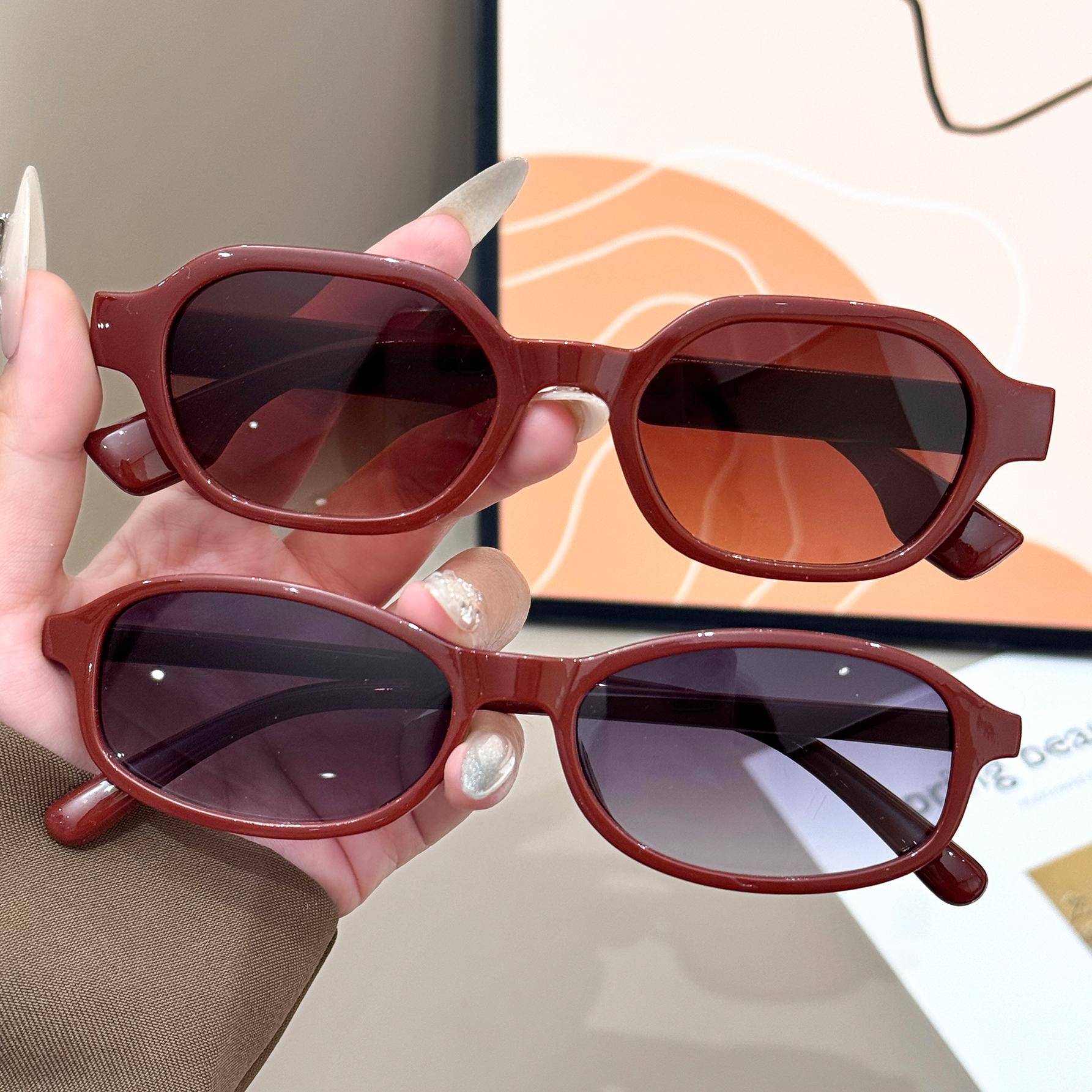 2Pcs Retro-Style Square Sunglasses Set, Decorated with Small Rivets, Comfortable for Commuting and Going Out
2Pcs Retro-Style Square Sunglasses Set, Decorated with Small Rivets, Comfortable for Commuting and Going Out