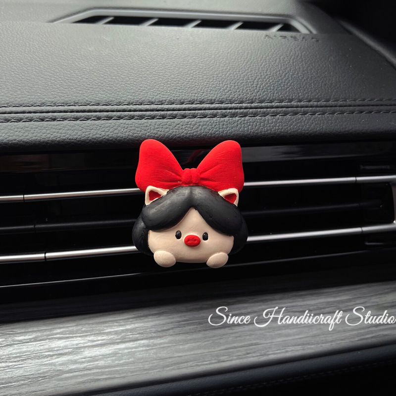 Cute Bow-Knot Cartoon Character Car Air Vent Decoration Ornament Car Interior Accessories Aroma Diffuser Stone Piggy Princess
Cute Bow-Knot Cartoon Character Car Air Vent Decoration Ornament Car Interior Accessories Aroma Diffuser Stone Piggy Princess