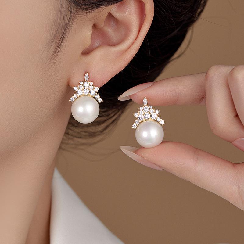 Crown Zircon Pearl Drop Earrings: Trendy, High-End Fashion & Light Luxury Style for Women 18K серебряный
Crown Zircon Pearl Drop Earrings: Trendy, High-End Fashion & Light Luxury Style for Women 18K серебряный