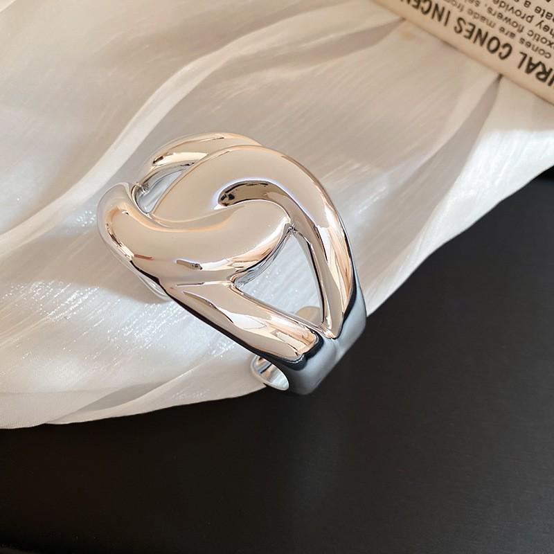 Минималистичный металлический сетчатый браслет - Европейская и американская нишевая мода, Ювелирные изделия для рук в стиле хай-энд
Минималистичный металлический сетчатый браслет - Европейская и американская нишевая мода, Ювелирные изделия для рук в стиле хай-энд