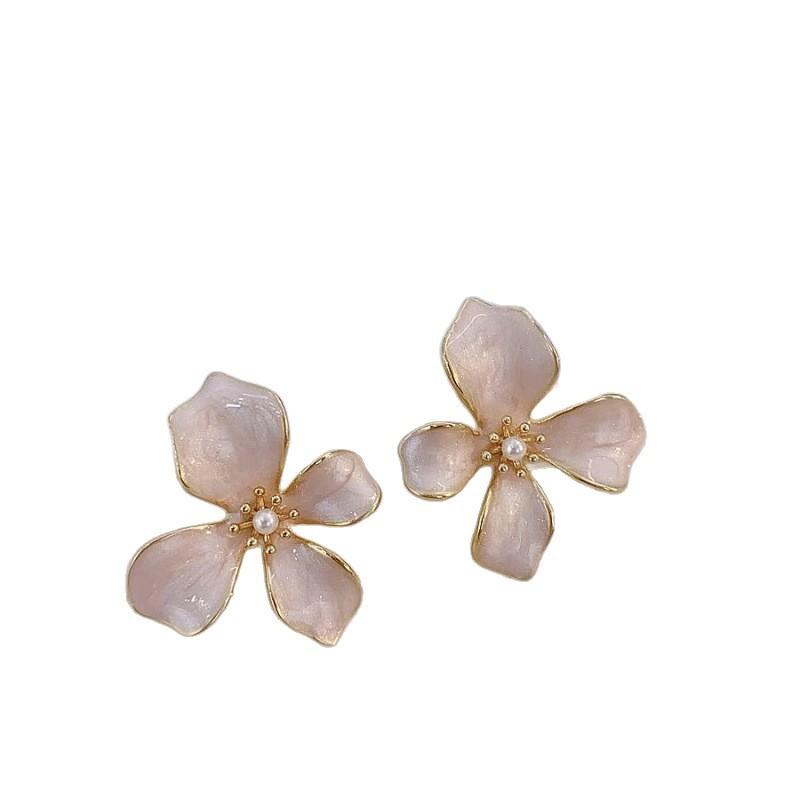 Vintage Enamel Four Leaf Flower Stud Earrings with Pearl Center for Women Lightweight Durable Metal Alloy Design белый
Vintage Enamel Four Leaf Flower Stud Earrings with Pearl Center for Women Lightweight Durable Metal Alloy Design белый