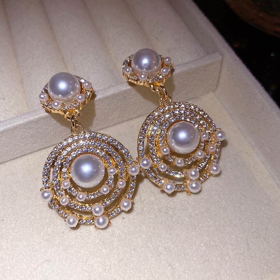 Medieval vintage retro diamond-encrusted pearl earrings necklace set European and American light luxury high-end jewelry women
Medieval vintage retro diamond-encrusted pearl earrings necklace set European and American light luxury high-end jewelry women