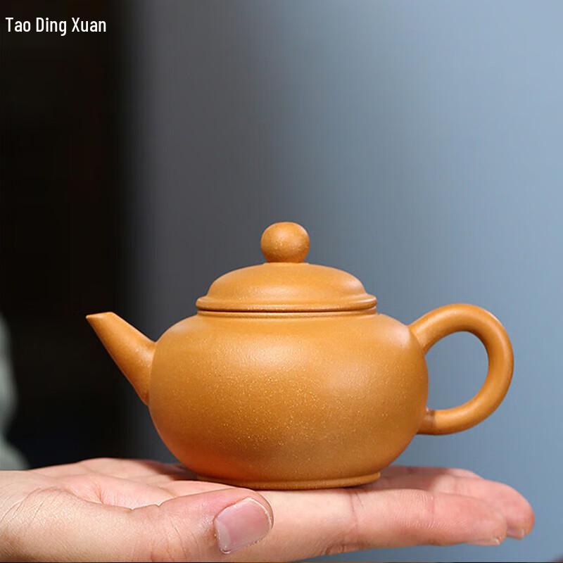 Tao Ding Xuan Handmade Zisha Teapot
Tao Ding Xuan Handmade Zisha Teapot