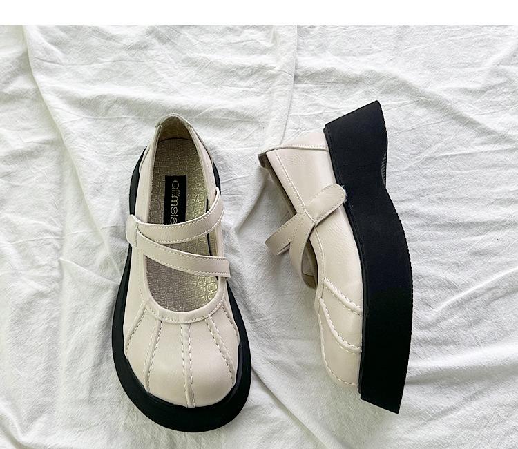 Модные однотонные туфли Мэри Джейн на толстой подошве, новая осенняя коллекция 2025, уличная обувь на липучках, нишевая повседневная обувь 35
Модные однотонные туфли Мэри Джейн на толстой подошве, новая осенняя коллекция 2025, уличная обувь на липучках, нишевая повседневная обувь 35