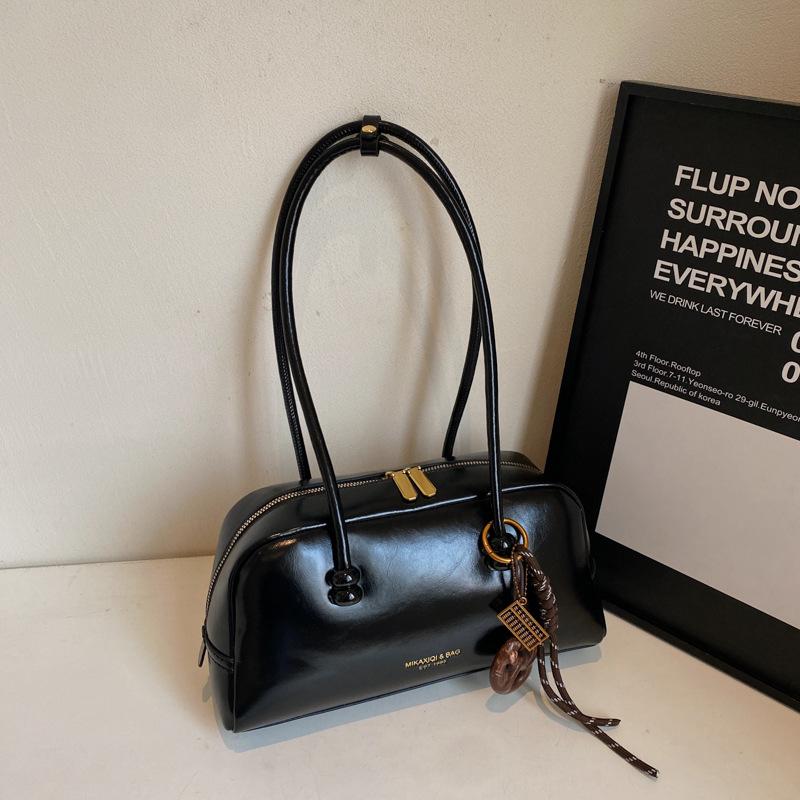Korean retro fashion commuter armpit women s bag 2026 new Korean temperament personality large-capacity portable small square bag
Korean retro fashion commuter armpit women s bag 2026 new Korean temperament personality large-capacity portable small square bag