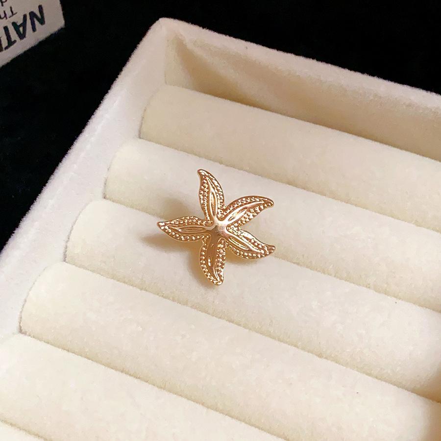 European and American metal starfish moon sun flower ear clips light luxury high-end earrings fashion simple commuter earrings women
European and American metal starfish moon sun flower ear clips light luxury high-end earrings fashion simple commuter earrings women