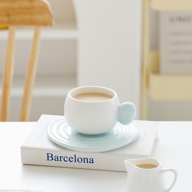 Modern and Simple Ins-style Ceramic Coffee Cup, High Appearance Level, Creamy Saucer, Morandi Color Cream Style Gift Box 250ml
Modern and Simple Ins-style Ceramic Coffee Cup, High Appearance Level, Creamy Saucer, Morandi Color Cream Style Gift Box 250ml