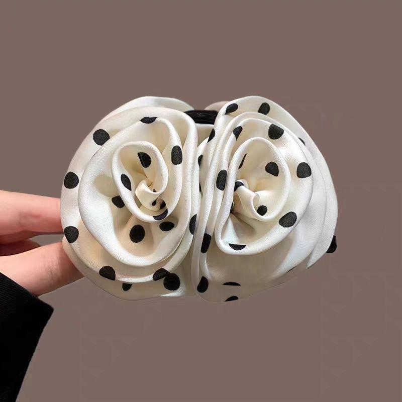 Elegant Satin Rose Claw Clip for Women, French Vintage Shark Clip, New , Ex Quality Hair Clip, Hairpin Headpiece.
Elegant Satin Rose Claw Clip for Women, French Vintage Shark Clip, New , Ex Quality Hair Clip, Hairpin Headpiece.