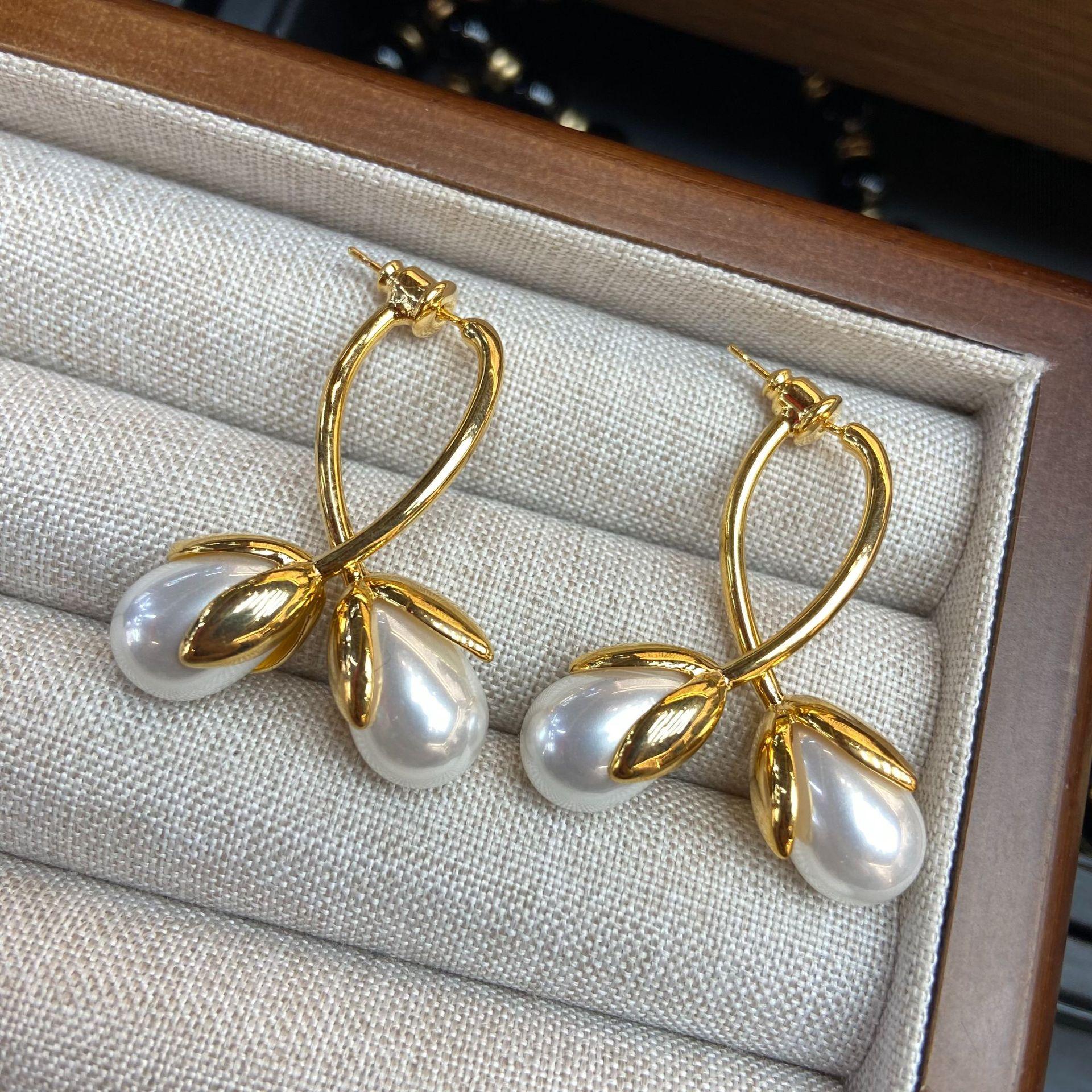 Needle Geometric Hollow Cross Cherry Pearl Earrings Trend Versatile Internet Celebrity Temperament Earrings
Needle Geometric Hollow Cross Cherry Pearl Earrings Trend Versatile Internet Celebrity Temperament Earrings