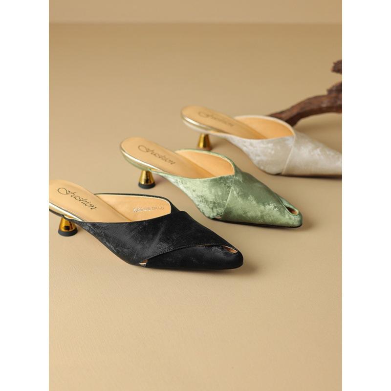 This summer must enter the national style! New bag head half slippers women s summer wear fashionable French pointed sandals 40 чорний
This summer must enter the national style! New bag head half slippers women s summer wear fashionable French pointed sandals 40 чорний
