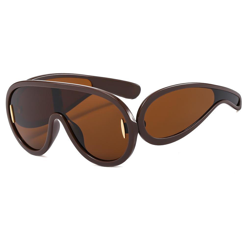 Цельные солнцезащитные очки в большой оправе. Мужские спортивные солнцезащитные очки с широкими штанинами.
Цельные солнцезащитные очки в большой оправе. Мужские спортивные солнцезащитные очки с широкими штанинами.