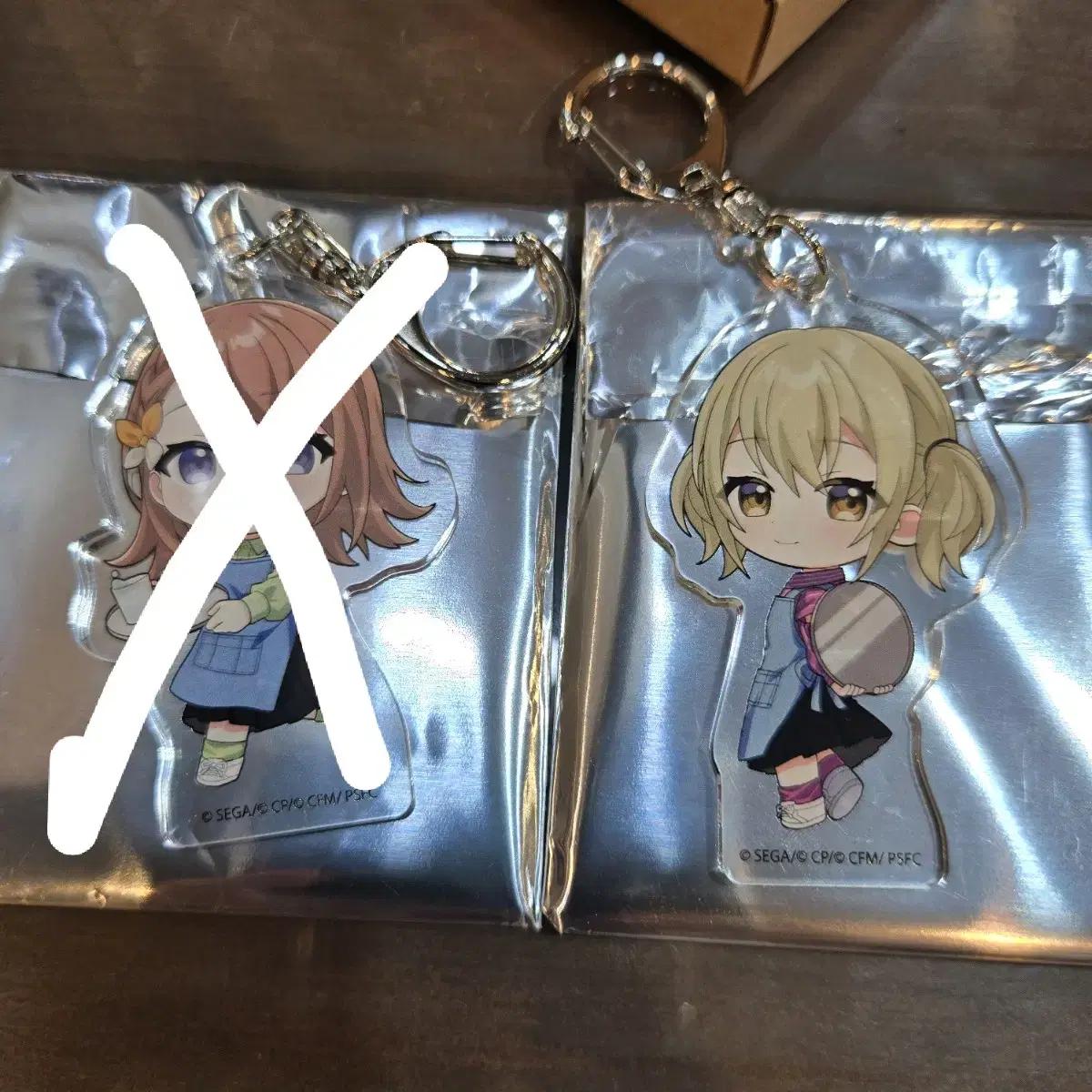 Pseka Kohane Tower Record Collaboration Cafe продает акриловые брелоки
Pseka Kohane Tower Record Collaboration Cafe продает акриловые брелоки