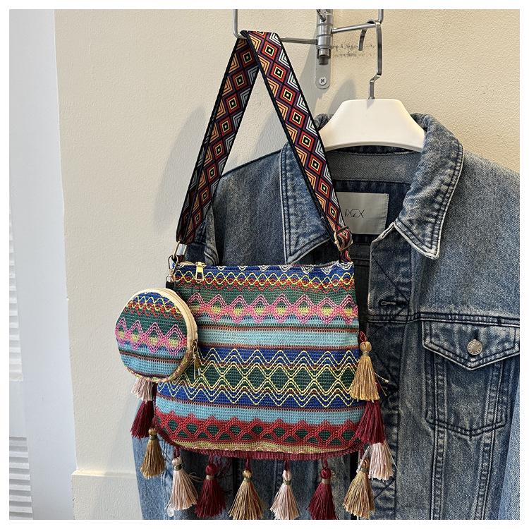 2026 Fashionable Ethnic Style Crossbody Bag with Tassels - Large Capacity Mother-Child Shoulder Bag for Women синій
2026 Fashionable Ethnic Style Crossbody Bag with Tassels - Large Capacity Mother-Child Shoulder Bag for Women синій