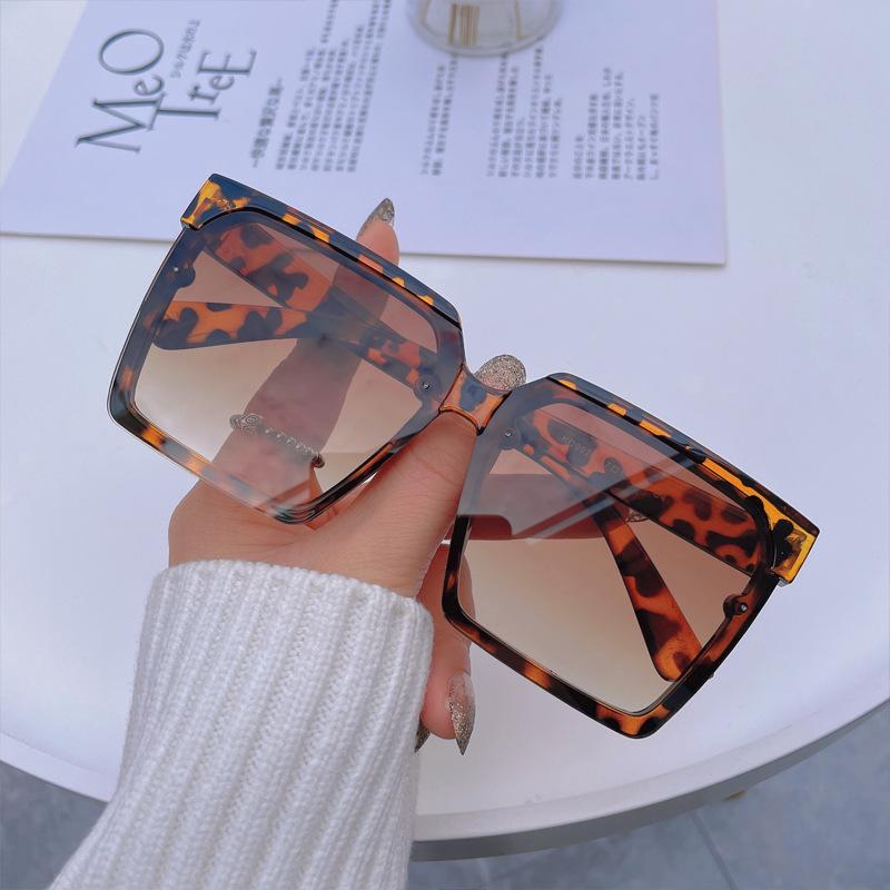 Vintage Big Square Frame Sunglasses Women s Fashion Sun Glasses Ladies Summer Travel Eyewear UV400 Eye Protection Oculos De Sol
Vintage Big Square Frame Sunglasses Women s Fashion Sun Glasses Ladies Summer Travel Eyewear UV400 Eye Protection Oculos De Sol
